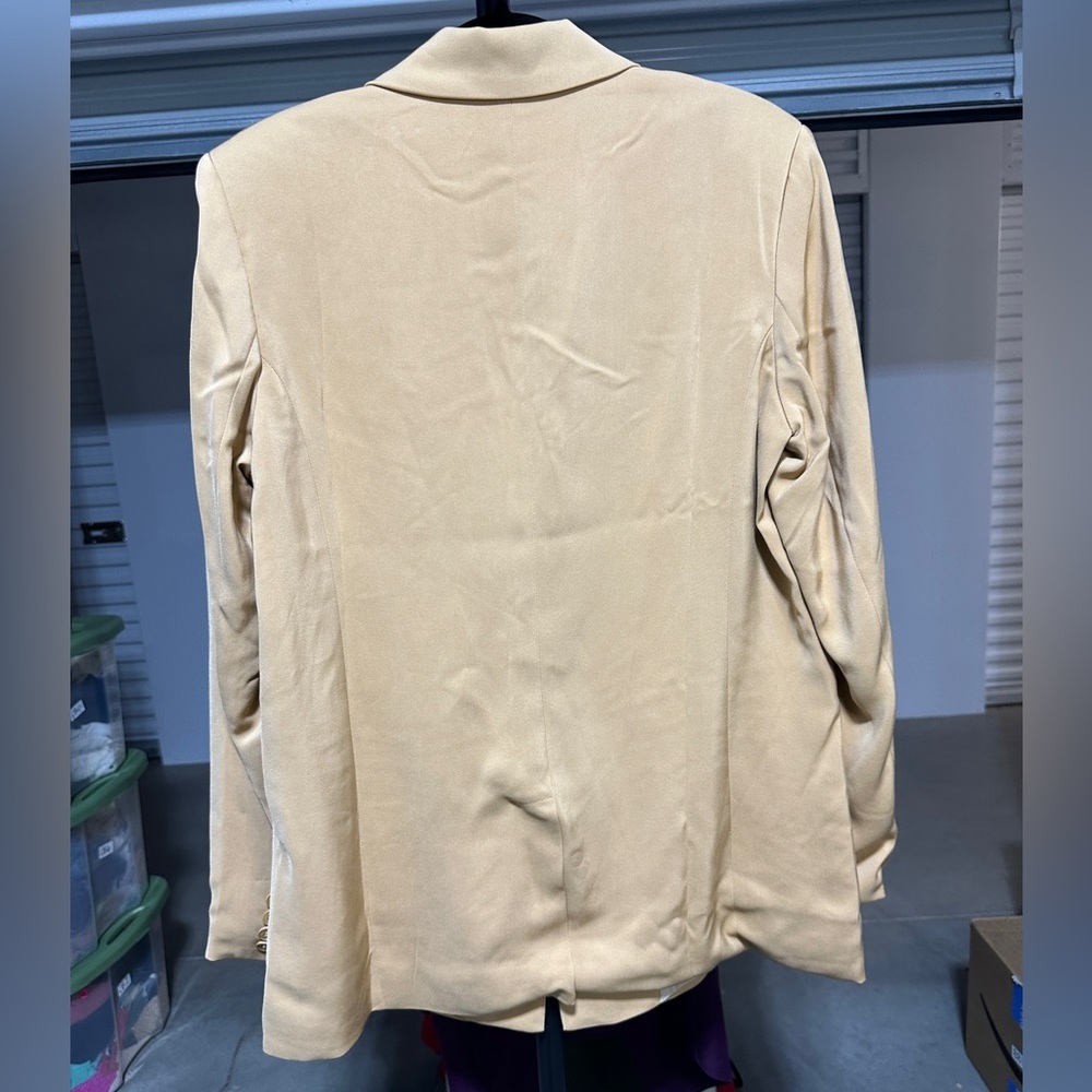 LITA | Two-Button Blazer - Picture 4 of 5